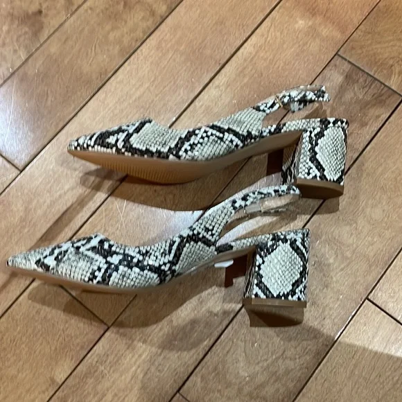 Pumps - Picture 2 of 3